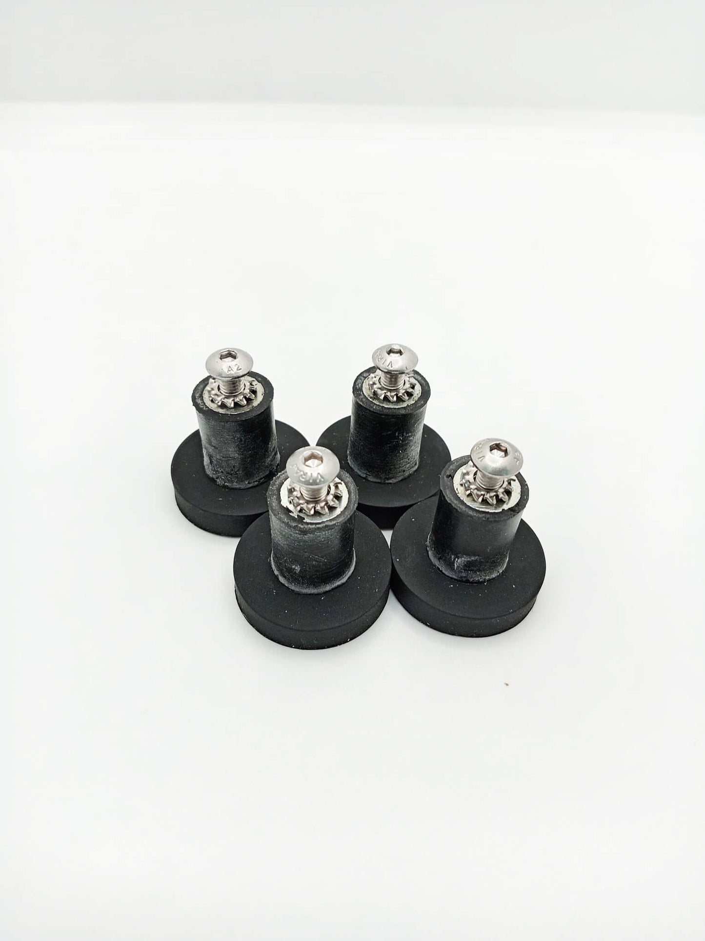 Ikusi magnetic mounting kit for R13 receiver