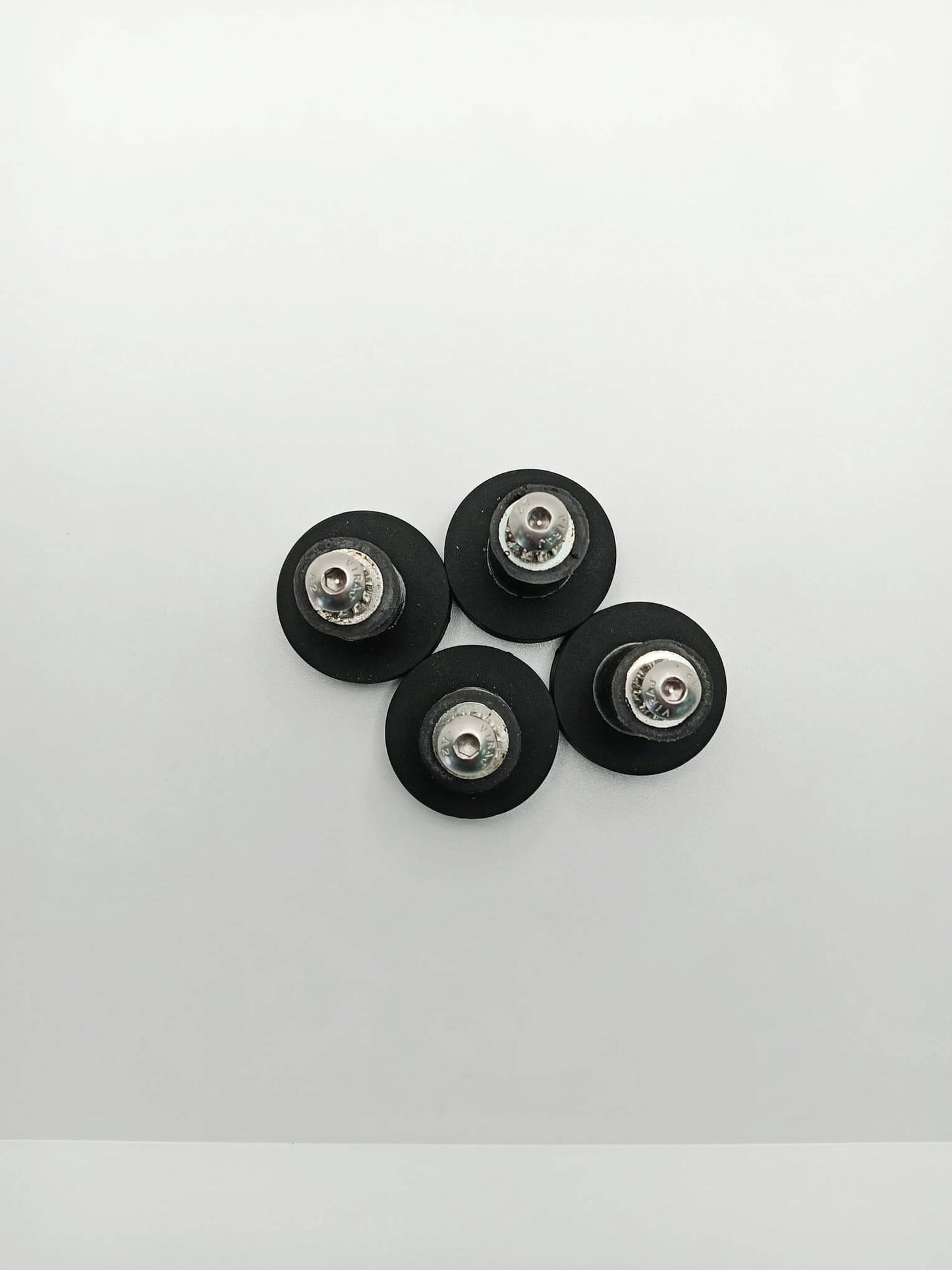 Ikusi magnetic mounting kit for R13 receiver - view 2