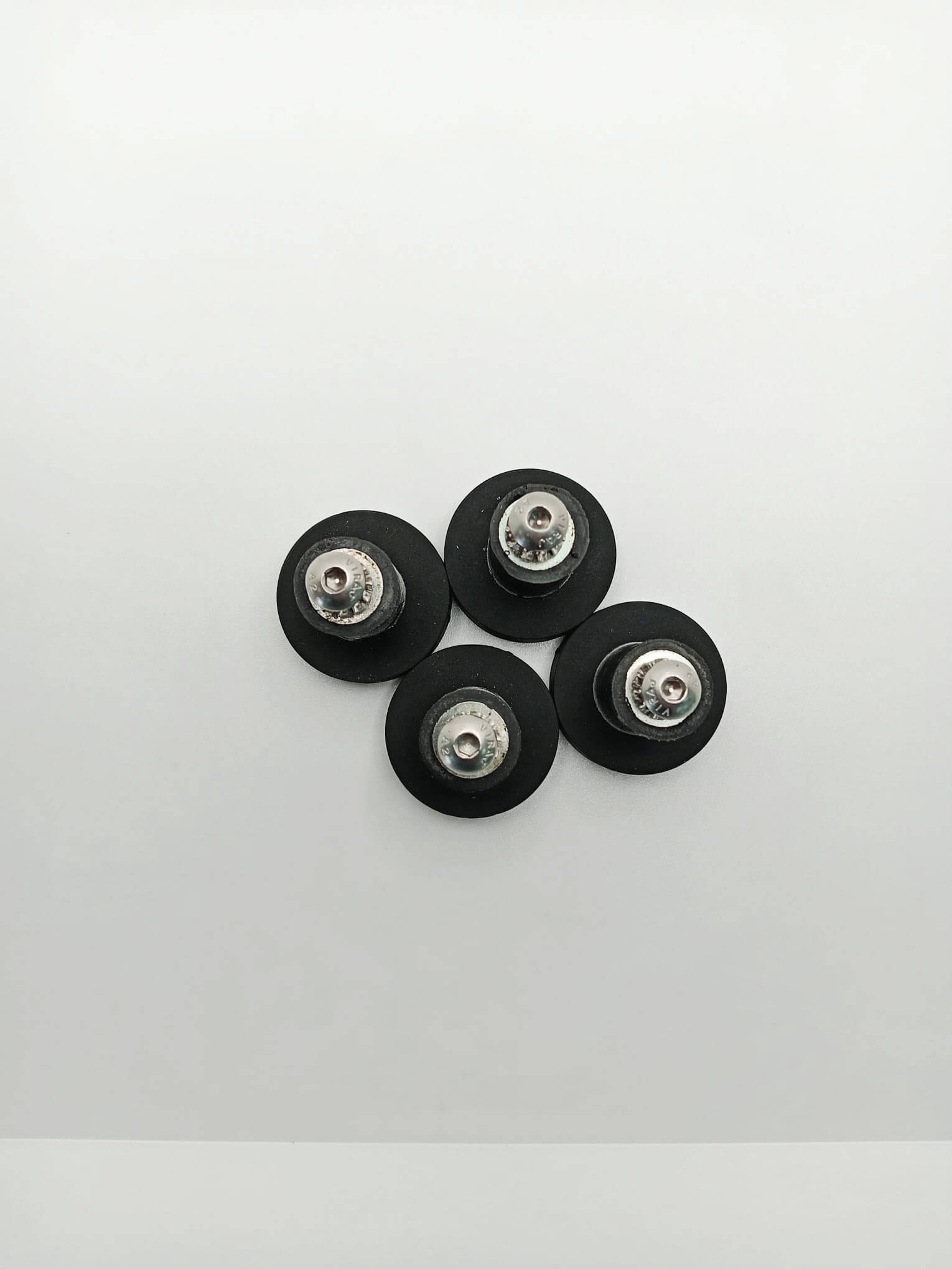 Ikusi magnetic mounting kit for R13 receiver - view 2